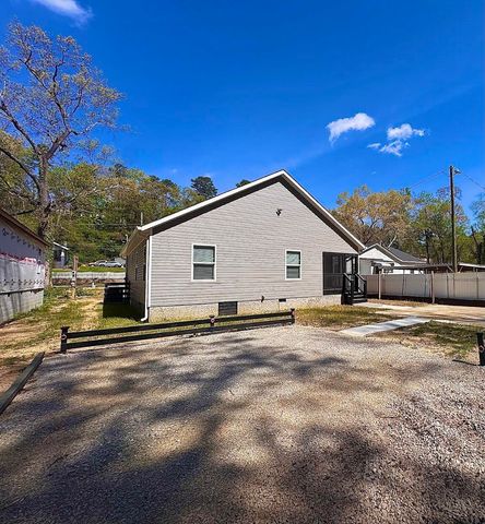 918 Shallowford Road, Chattanooga, TN 37411