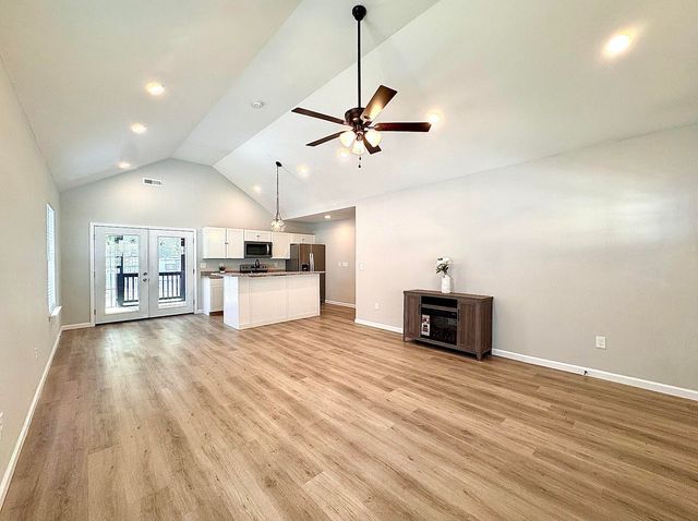 918 Shallowford Road, Chattanooga, TN 37411