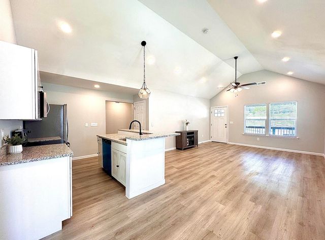 918 Shallowford Road, Chattanooga, TN 37411