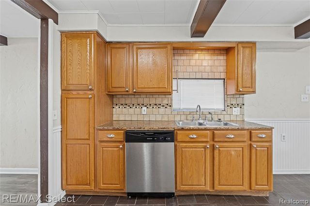 2429 Lincoln Manor Drive, Grand Blanc, MI 48507