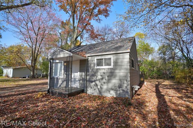 2429 Lincoln Manor Drive, Grand Blanc, MI 48507