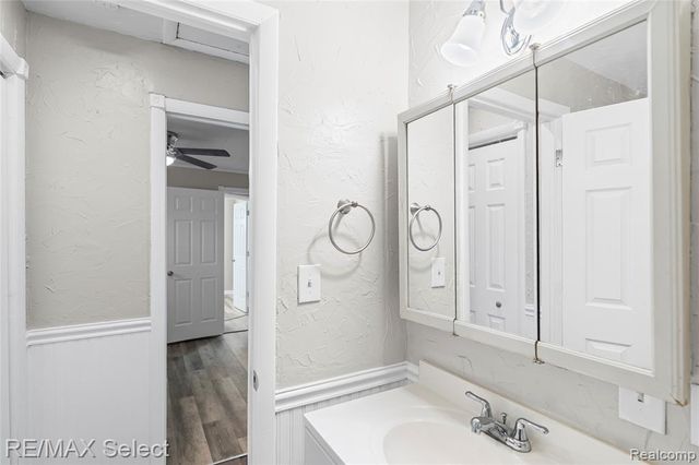 2429 Lincoln Manor Drive, Grand Blanc, MI 48507