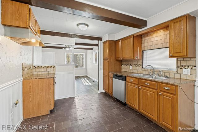 2429 Lincoln Manor Drive, Grand Blanc, MI 48507