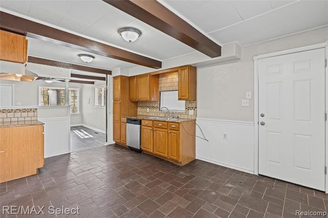 2429 Lincoln Manor Drive, Grand Blanc, MI 48507