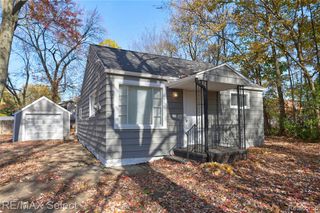 2429 Lincoln Manor Drive, Grand Blanc, MI 48507