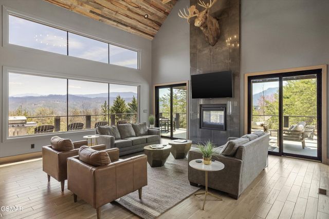 2342 Smoky Vista Way, Sevierville, TN 37862