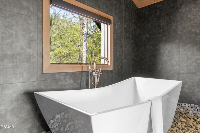 2342 Smoky Vista Way, Sevierville, TN 37862