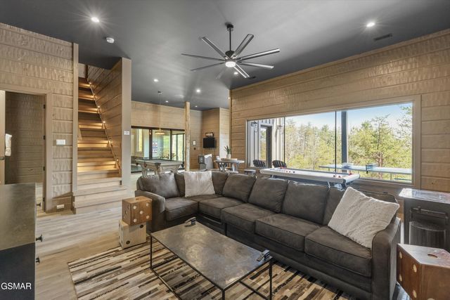 2342 Smoky Vista Way, Sevierville, TN 37862