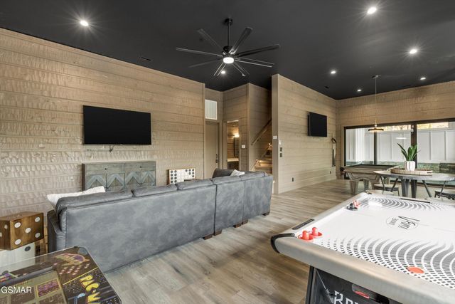 2342 Smoky Vista Way, Sevierville, TN 37862