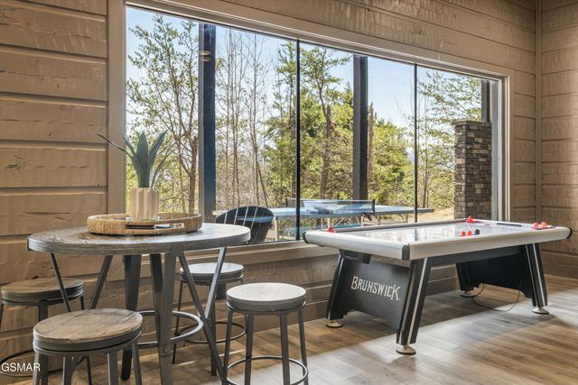 2342 Smoky Vista Way, Sevierville, TN 37862