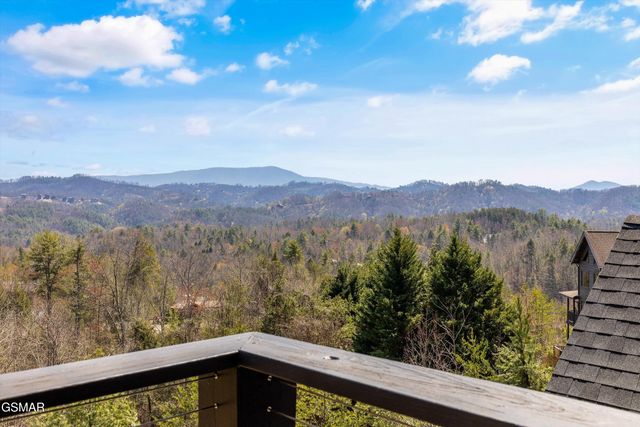 2342 Smoky Vista Way, Sevierville, TN 37862