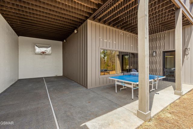 2342 Smoky Vista Way, Sevierville, TN 37862