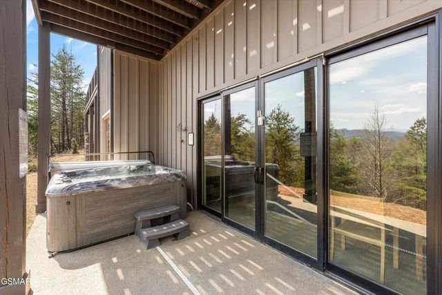 2342 Smoky Vista Way, Sevierville, TN 37862