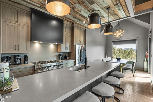 2342 Smoky Vista Way, Sevierville, TN 37862