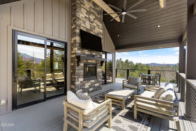 2342 Smoky Vista Way, Sevierville, TN 37862