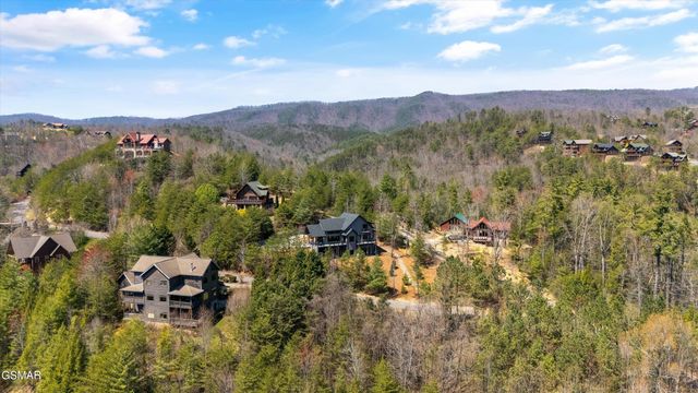 2342 Smoky Vista Way, Sevierville, TN 37862