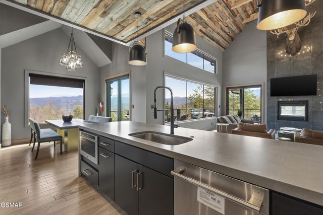 2342 Smoky Vista Way, Sevierville, TN 37862