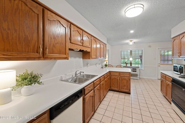 8527 Collinswood Drive, Olive Branch, MS 38654