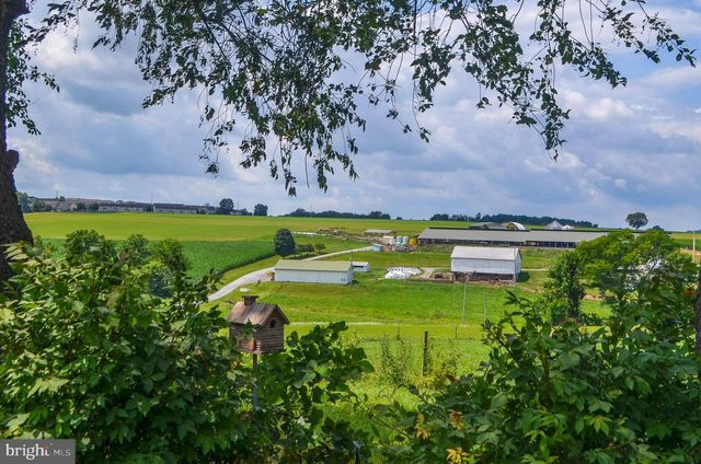 113 RAIN DOVE DR, Red Lion, PA 17356