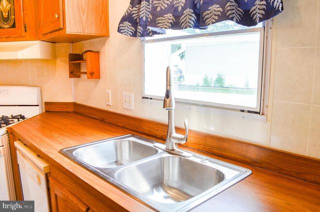 113 RAIN DOVE DR, Red Lion, PA 17356