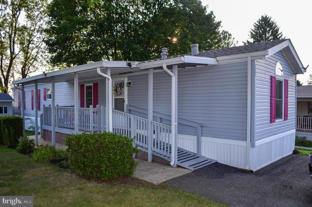 113 RAIN DOVE DR, Red Lion, PA 17356