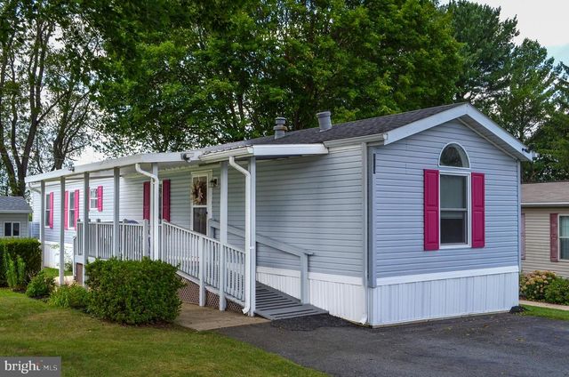 113 RAIN DOVE DR, Red Lion, PA 17356