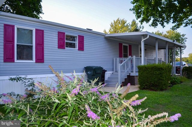 113 RAIN DOVE DR, Red Lion, PA 17356
