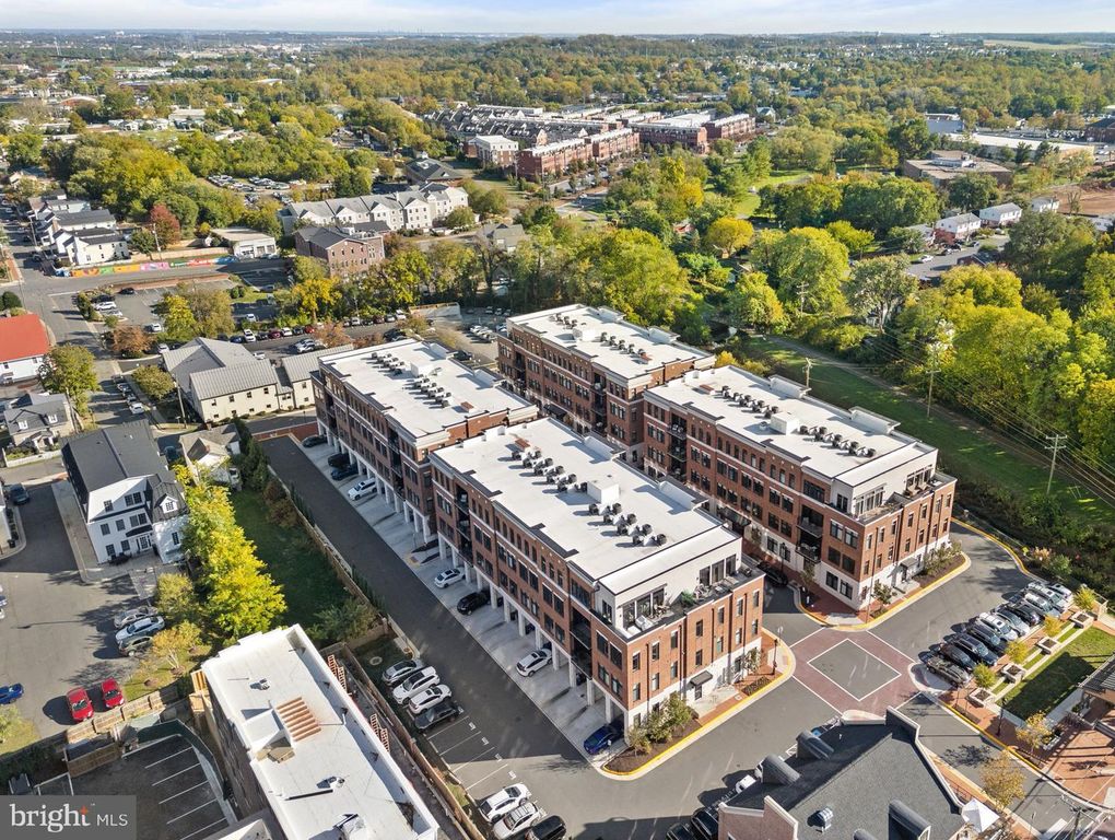 3 STATIONMASTER ST SE #402, Leesburg, VA 20175