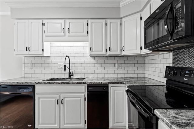 4532 Fernhaven Circle, Winston-salem, NC 27104