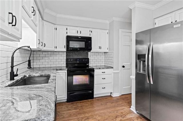 4532 Fernhaven Circle, Winston-salem, NC 27104