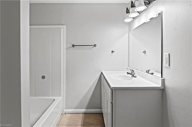 4532 Fernhaven Circle, Winston-salem, NC 27104