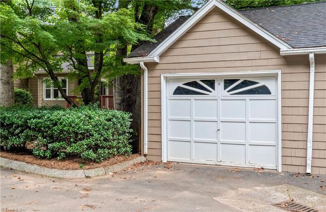 4532 Fernhaven Circle, Winston-salem, NC 27104