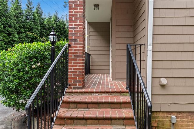 4532 Fernhaven Circle, Winston-salem, NC 27104