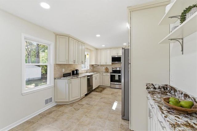 681 Manor Ridge SW Drive, Mableton, GA 30126