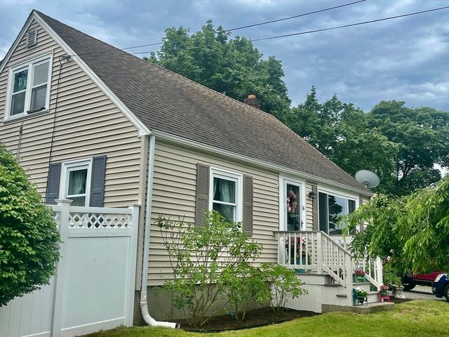 16 Douglas Ave, Beverly, MA 01915