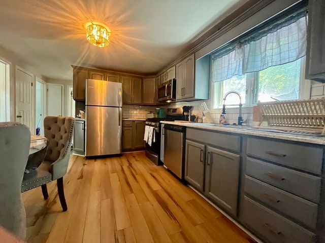 16 Douglas Ave, Beverly, MA 01915