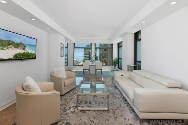 645 Front St 2004, San Diego, CA 92101