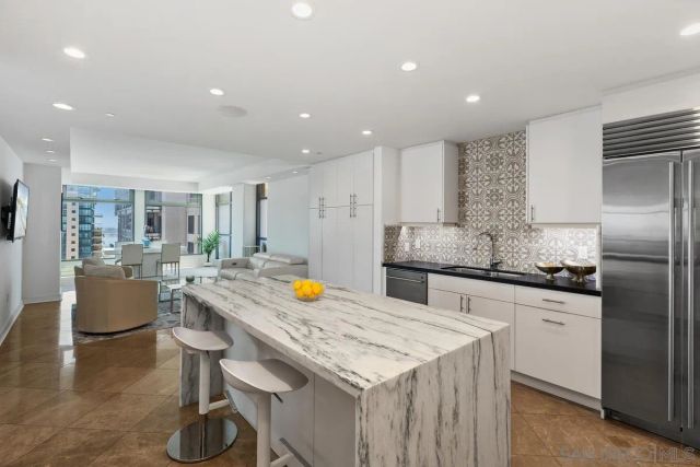 645 Front St 2004, San Diego, CA 92101