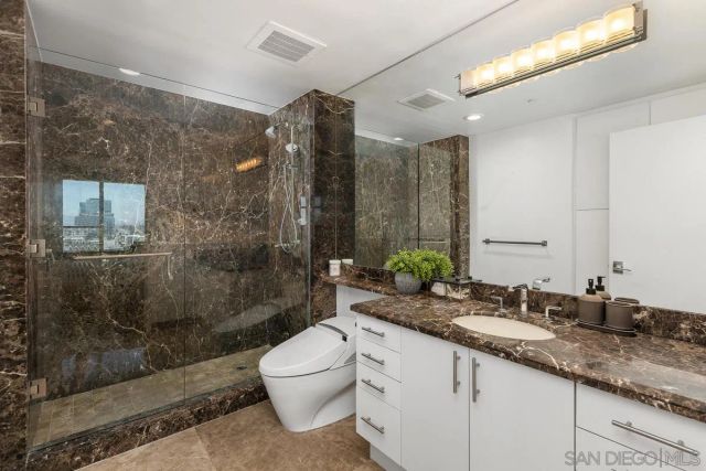 645 Front St 2004, San Diego, CA 92101