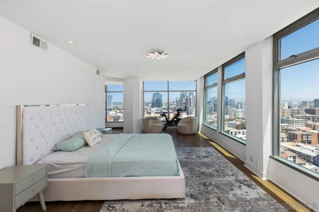 645 Front St 2004, San Diego, CA 92101