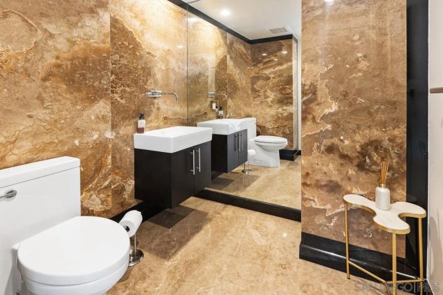 645 Front St 2004, San Diego, CA 92101