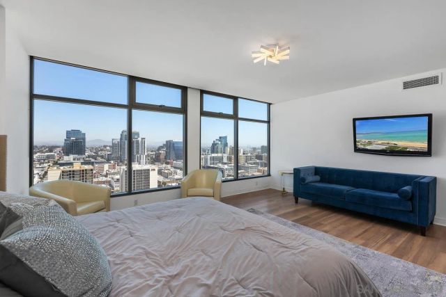 645 Front St 2004, San Diego, CA 92101