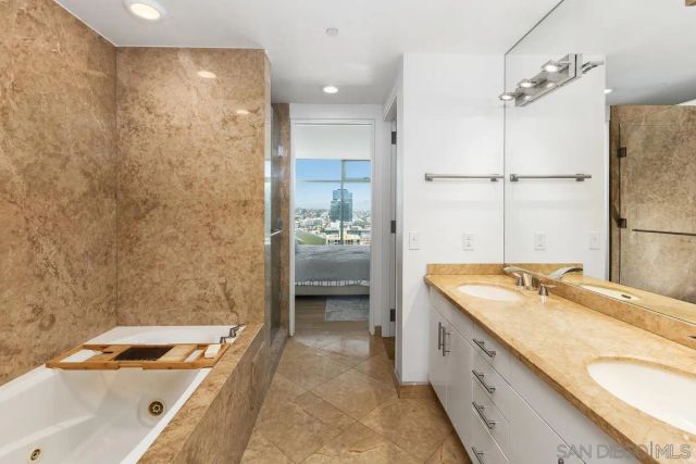 645 Front St 2004, San Diego, CA 92101