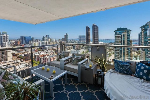 645 Front St 2004, San Diego, CA 92101