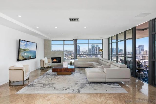 645 Front St 2004, San Diego, CA 92101