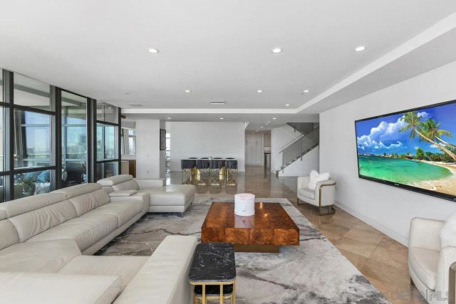 645 Front St 2004, San Diego, CA 92101