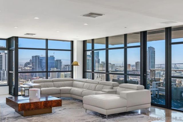 645 Front St 2004, San Diego, CA 92101