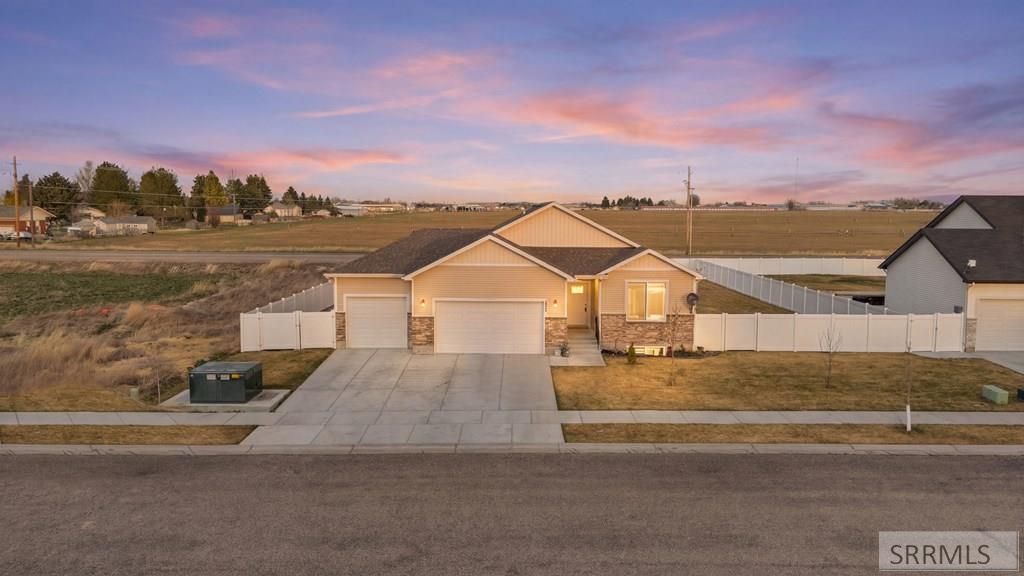 Image 2 of property listing at 2475 Pinnacle Drive, Idaho Falls, ID 83401