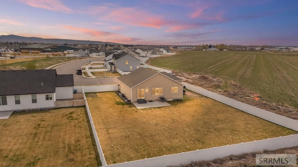 Image 3 of property listing at 2475 Pinnacle Drive, Idaho Falls, ID 83401
