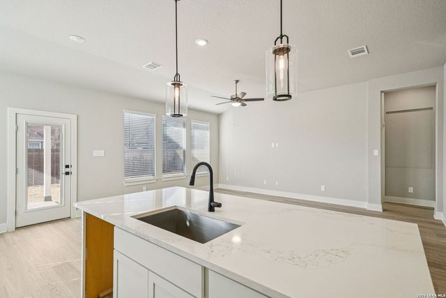 930 Earp Blvd, San Antonio, TX 78260